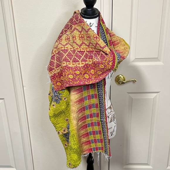 Accessories - Stunning ReversibleFloral Kantha Scarf